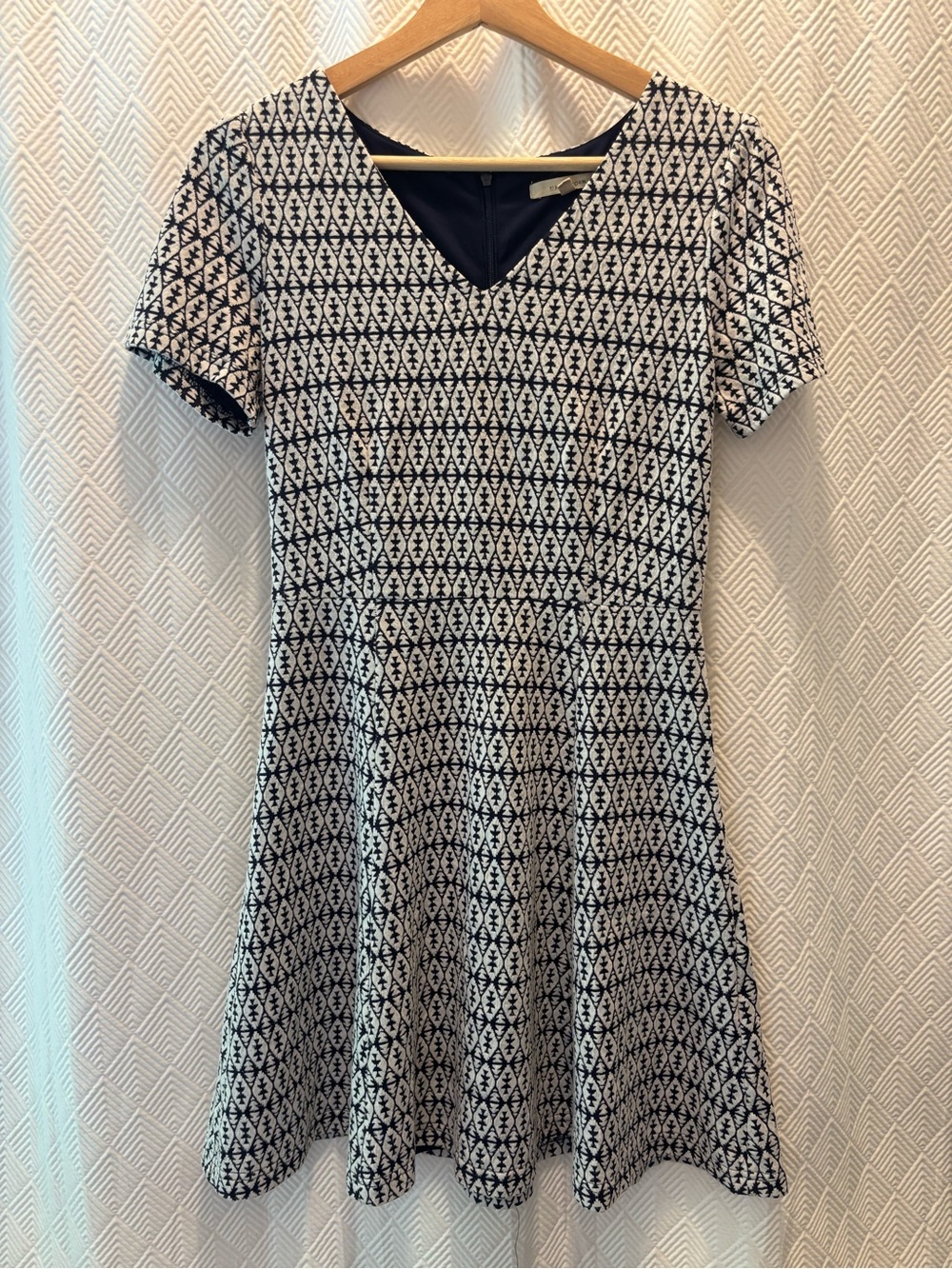 41 Hawthorn Navy and White Fitted Damask Geometric Dress Small